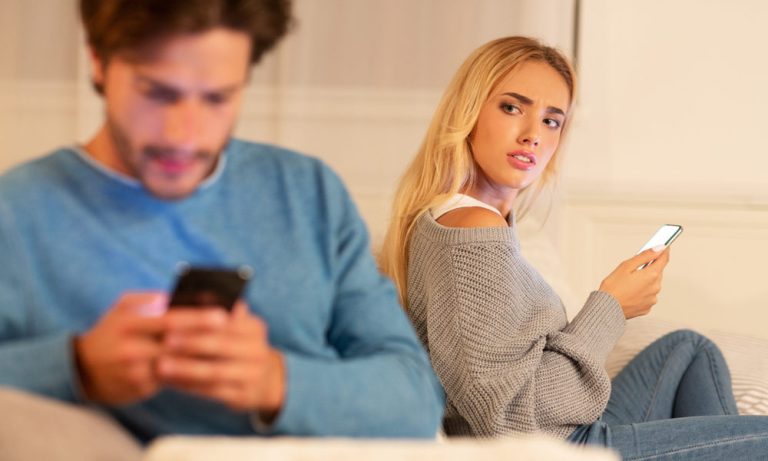 Aplicativo para Descobrir Traição no Celular